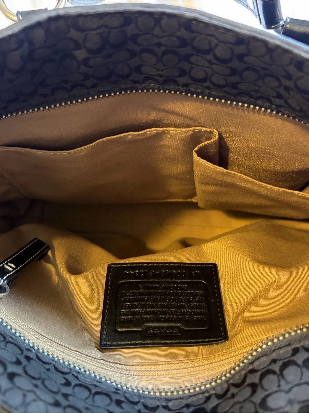 Vintage Coach Gallery Tote in Signature Jacquard - Picture 5 of 5